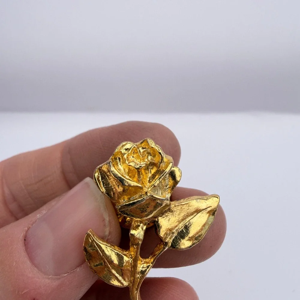 Rose Shaped Lapel Pin Gold Tone Textured Floral Romantic Whimsical Romantic